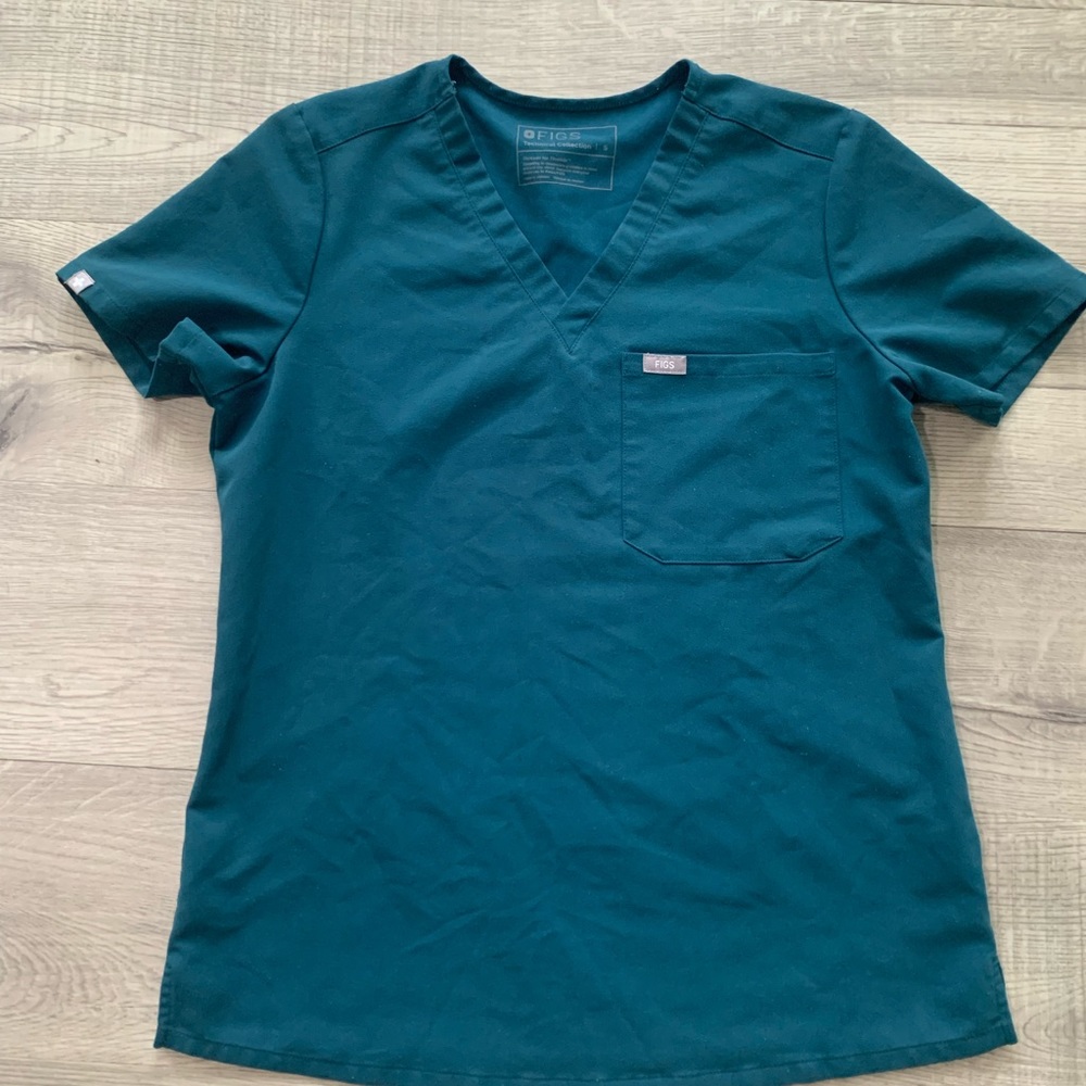 FIGS SCRUB TOP